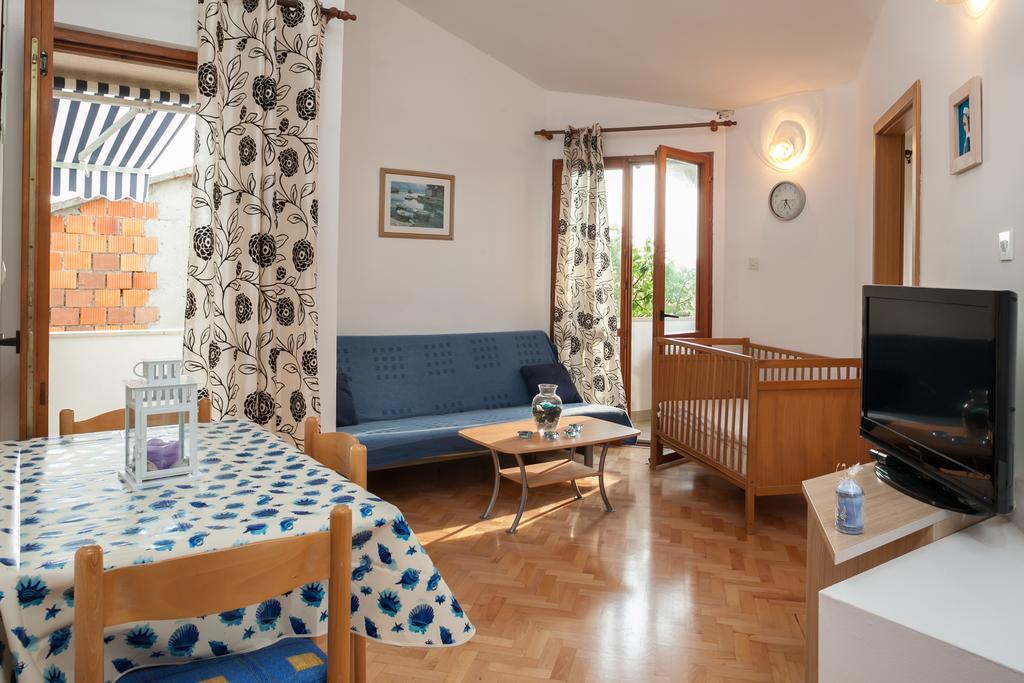 Kornelija 2 Lägenhet Podgora Rum bild