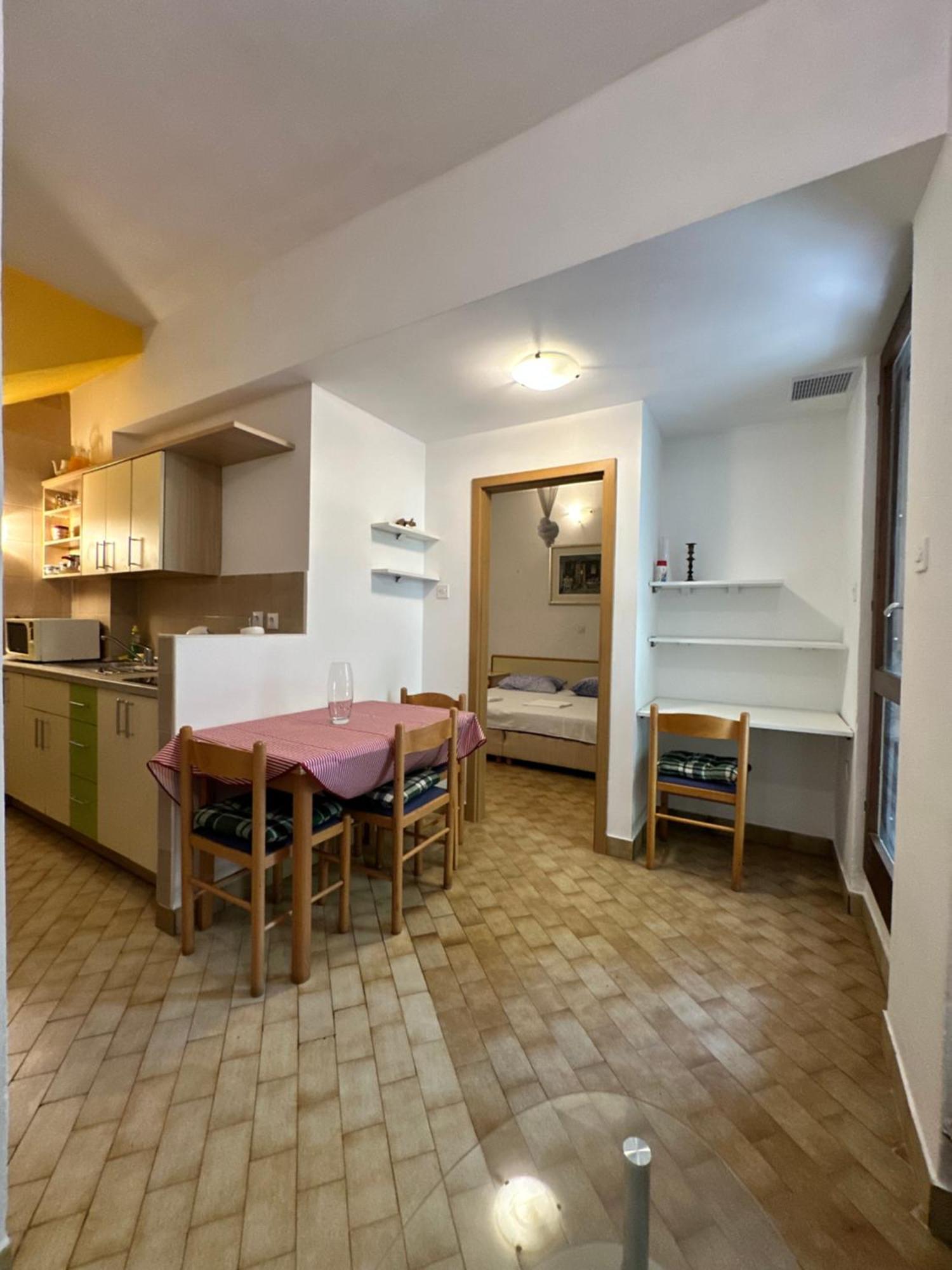 Kornelija 2 Lägenhet Podgora Exteriör bild