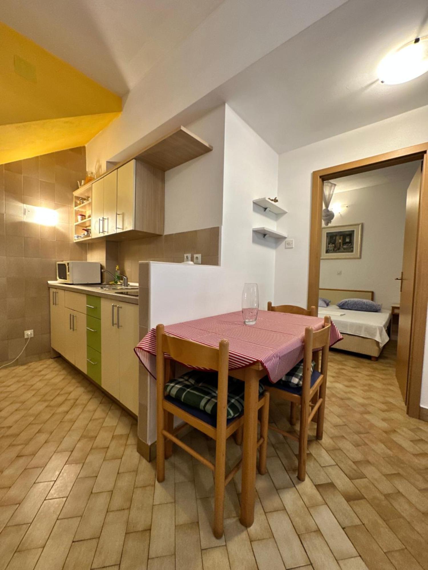 Kornelija 2 Lägenhet Podgora Exteriör bild